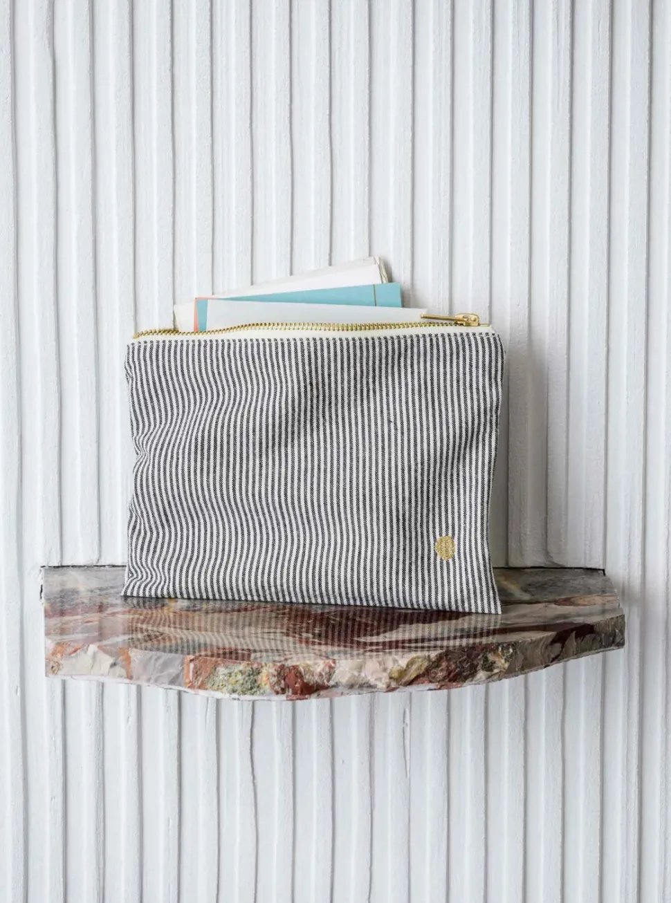 La cerise – pochette finette caviar medium