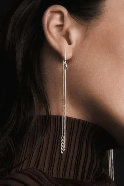 Lore Van Keer –  forma oorbellen met tweezijdige kettingen zilver