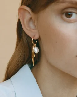 Wouters&Hendrix – asymetrische hoops met blaadjes en zoetwaterparel