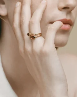 Wouters&Hendrix – dubbele organische ring met granaten