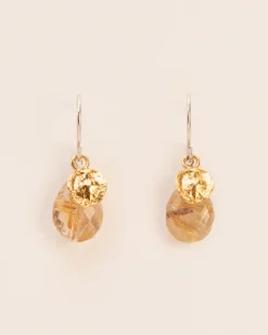 Wouters&Hendrix – oorbellen met rutiel kwarts en verguld bedeltje