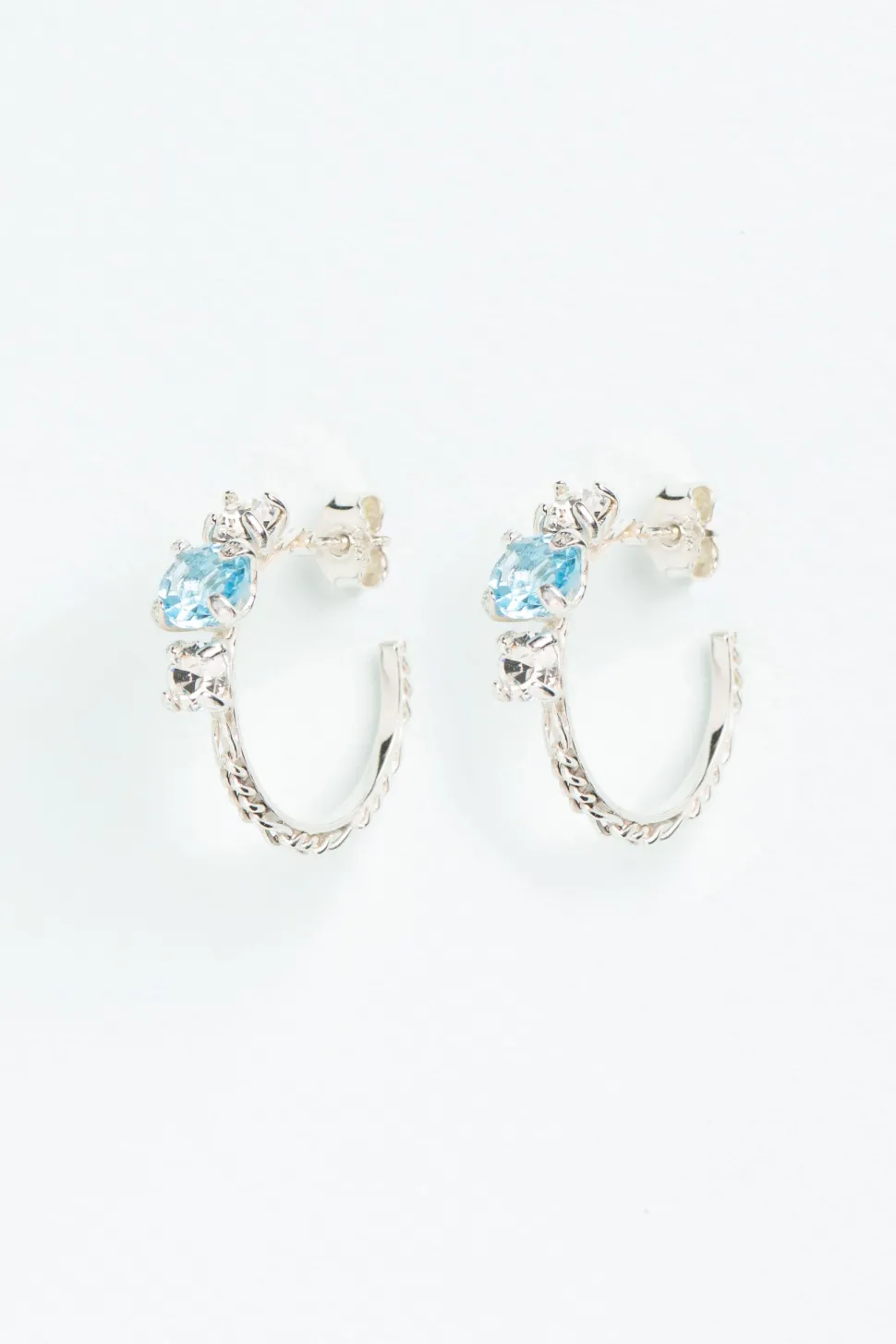 Wouters&Hendrix – oorringen met aquamarijn kristal en kristallen