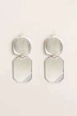 Wouters&Hendrix – studs met medaillon en ingraveringen