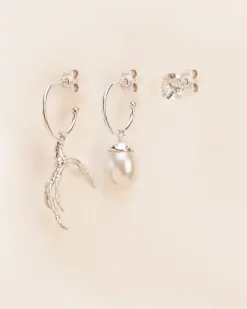 Wouters&Hendrix – trio van oorbellen met kraaienpoot, zoetwaterparel en kristal