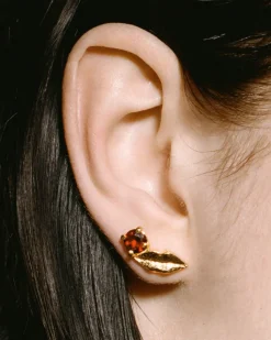 Wouters&Hendrix – trompe l’oeil oorringen met lip, mozaïek en granaat