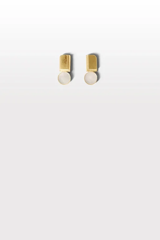 Lore Van Keer – aemil studs verticaal zilver verguld