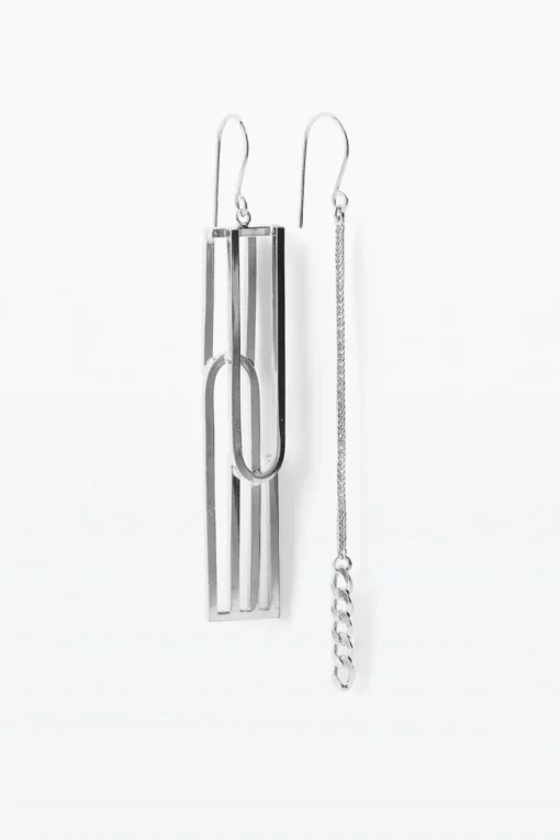 Lore Van Keer – forma asymmetrische oorbellen zilver