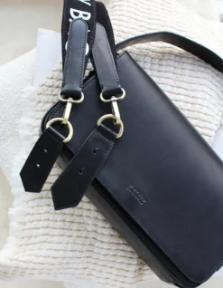 O My Bag – Gina Baguette Classic Leather