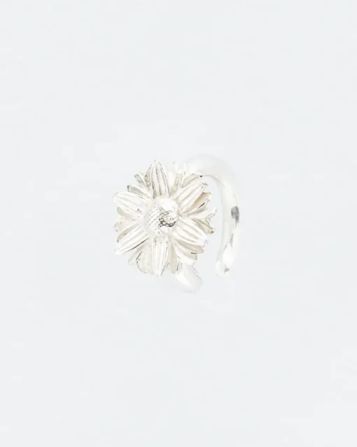 Wouters&Hendrix – single earcuff met madeliefje