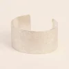 Wouters&Hendrix – statement brede gehamerde armband